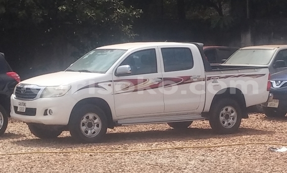Acheter Occasion Voiture Toyota Hilux Blanc à Kigali, Rwanda Acheter Occasion Voiture Toyota Hilux Blanc à Kigali, Rwanda