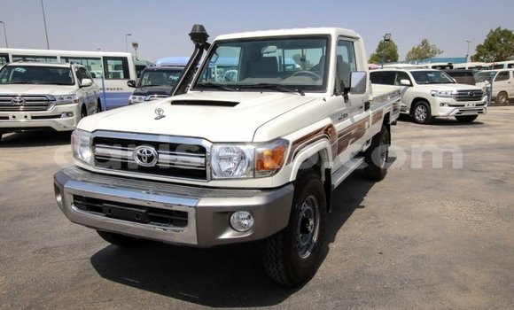 Buy New Toyota Land Cruiser White Car in Gicumbi in Rwanda Buy New Toyota Land Cruiser White Car in Gicumbi in Rwanda