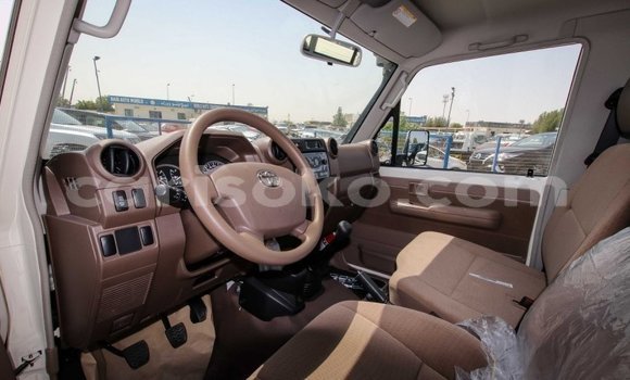 Buy New Toyota Land Cruiser White Car in Gicumbi in Rwanda Buy New Toyota Land Cruiser White Car in Gicumbi in Rwanda