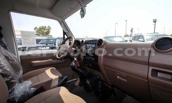 Buy New Toyota Land Cruiser White Car in Gicumbi in Rwanda Buy New Toyota Land Cruiser White Car in Gicumbi in Rwanda