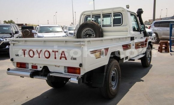 Buy New Toyota Land Cruiser White Car in Gicumbi in Rwanda Buy New Toyota Land Cruiser White Car in Gicumbi in Rwanda