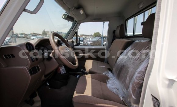 Buy New Toyota Land Cruiser White Car in Gicumbi in Rwanda Buy New Toyota Land Cruiser White Car in Gicumbi in Rwanda