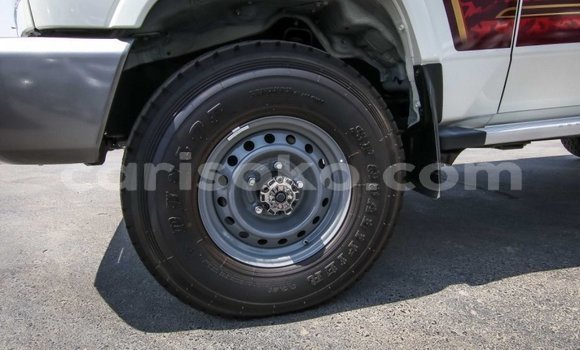 Buy New Toyota Land Cruiser White Car in Gicumbi in Rwanda Buy New Toyota Land Cruiser White Car in Gicumbi in Rwanda