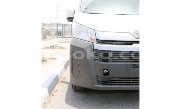 Acheter Import Voiture Toyota Hiace Blanc à Import - Dubai, Rwanda Acheter Import Voiture Toyota Hiace Blanc à Import - Dubai, Rwanda