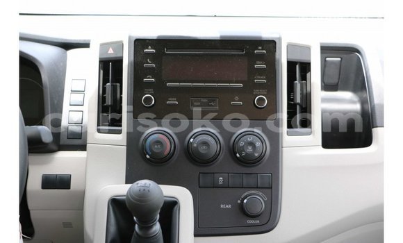 Acheter Import Voiture Toyota Hiace Blanc à Import - Dubai, Rwanda Acheter Import Voiture Toyota Hiace Blanc à Import - Dubai, Rwanda