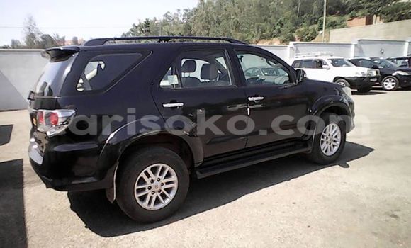 Sayi Na hannu Toyota Fortuner Noir Mota in Gicumbi a Rwanda Sayi Na hannu Toyota Fortuner Noir Mota in Gicumbi a Rwanda