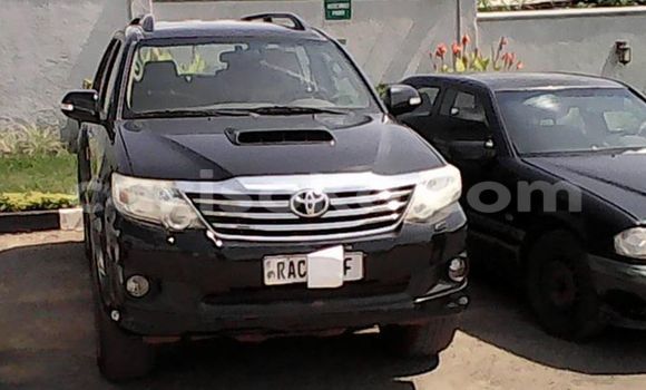 Sayi Na hannu Toyota Fortuner Noir Mota in Gicumbi a Rwanda Sayi Na hannu Toyota Fortuner Noir Mota in Gicumbi a Rwanda