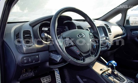 Acheter Import Voiture Kia Cerato Blanc à Import - Dubai, Rwanda Acheter Import Voiture Kia Cerato Blanc à Import - Dubai, Rwanda