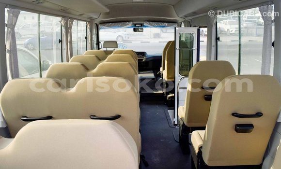 Acheter Import Voiture Toyota Coaster Blanc à Import - Dubai, Rwanda Acheter Import Voiture Toyota Coaster Blanc à Import - Dubai, Rwanda