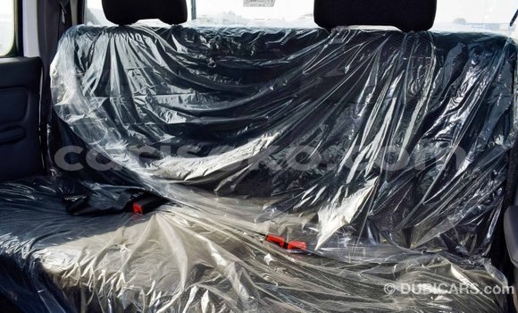 Acheter Import Voiture Nissan NP 300 Blanc à Import - Dubai, Rwanda Acheter Import Voiture Nissan NP 300 Blanc à Import - Dubai, Rwanda