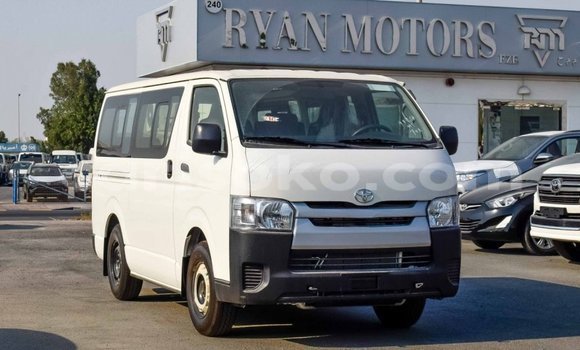 Acheter Import Voiture Toyota Hiace Blanc à Import - Dubai, Rwanda Acheter Import Voiture Toyota Hiace Blanc à Import - Dubai, Rwanda