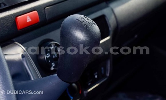 Acheter Import Voiture Toyota Hiace Blanc à Import - Dubai, Rwanda Acheter Import Voiture Toyota Hiace Blanc à Import - Dubai, Rwanda