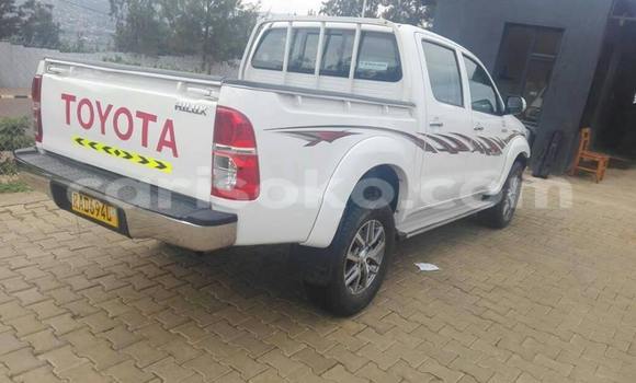 Acheter Occasion Voiture Toyota Hilux Blanc à Gicumbi au Rwanda Acheter Occasion Voiture Toyota Hilux Blanc à Gicumbi au Rwanda