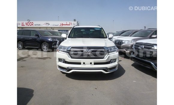 Acheter Import Voiture Toyota Land Cruiser Blanc à Import - Dubai, Rwanda Acheter Import Voiture Toyota Land Cruiser Blanc à Import - Dubai, Rwanda