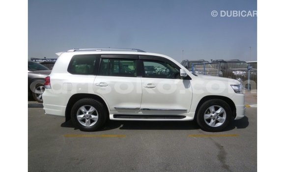 Acheter Import Voiture Toyota Land Cruiser Blanc à Import - Dubai, Rwanda Acheter Import Voiture Toyota Land Cruiser Blanc à Import - Dubai, Rwanda
