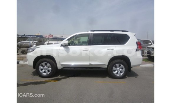 Acheter Import Voiture Toyota Prado Blanc à Import - Dubai, Rwanda Acheter Import Voiture Toyota Prado Blanc à Import - Dubai, Rwanda