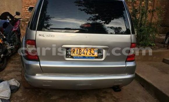 Acheter Occasion Voiture Mercedes-Benz ML–Class Gris à Gicumbi, Rwanda Acheter Occasion Voiture Mercedes-Benz ML–Class Gris à Gicumbi, Rwanda