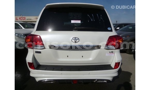 اشتري Imported Toyota Land Cruiser Blanc سيارة في Import - Dubai في Rwanda اشتري Imported Toyota Land Cruiser Blanc سيارة في Import - Dubai في Rwanda