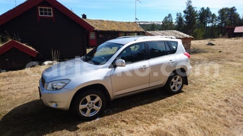 Big with watermark rav4 2007 8