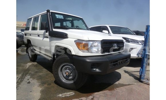 Acheter Import Voiture Toyota Land Cruiser Blanc à Import - Dubai, Rwanda Acheter Import Voiture Toyota Land Cruiser Blanc à Import - Dubai, Rwanda