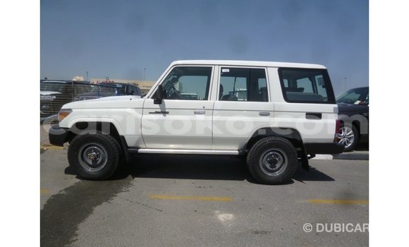 Acheter Import Voiture Toyota Land Cruiser Blanc à Import - Dubai, Rwanda Acheter Import Voiture Toyota Land Cruiser Blanc à Import - Dubai, Rwanda