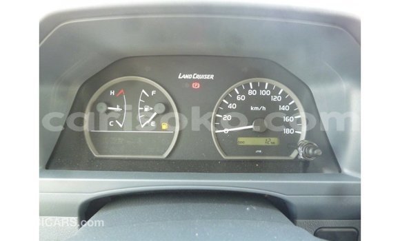 Acheter Import Voiture Toyota Land Cruiser Blanc à Import - Dubai, Rwanda Acheter Import Voiture Toyota Land Cruiser Blanc à Import - Dubai, Rwanda