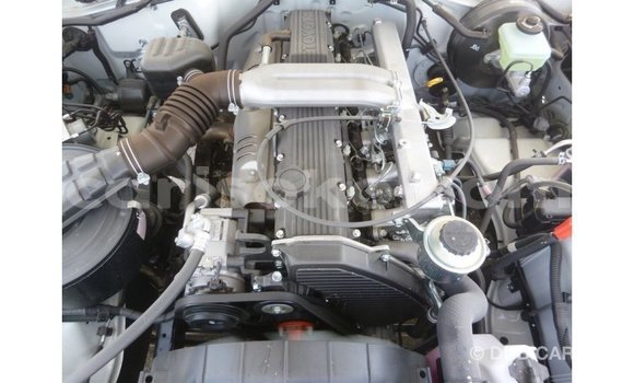 Acheter Import Voiture Toyota Land Cruiser Blanc à Import - Dubai, Rwanda Acheter Import Voiture Toyota Land Cruiser Blanc à Import - Dubai, Rwanda