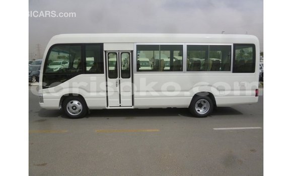 Acheter Import Voiture Toyota Coaster Blanc à Import - Dubai, Rwanda Acheter Import Voiture Toyota Coaster Blanc à Import - Dubai, Rwanda