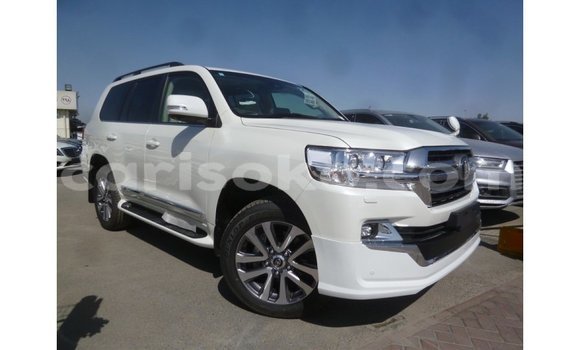 Acheter Import Voiture Toyota Land Cruiser Blanc à Import - Dubai, Rwanda Acheter Import Voiture Toyota Land Cruiser Blanc à Import - Dubai, Rwanda