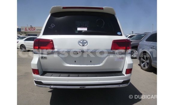 Acheter Import Voiture Toyota Land Cruiser Blanc à Import - Dubai, Rwanda Acheter Import Voiture Toyota Land Cruiser Blanc à Import - Dubai, Rwanda