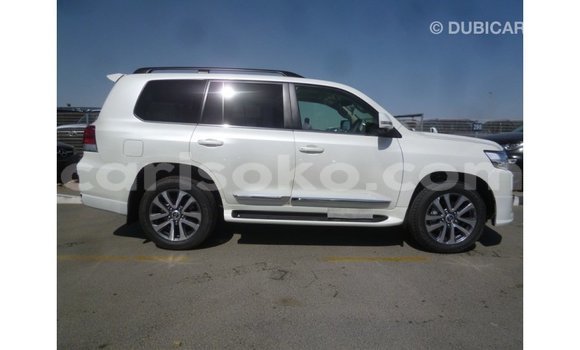 Acheter Import Voiture Toyota Land Cruiser Blanc à Import - Dubai, Rwanda Acheter Import Voiture Toyota Land Cruiser Blanc à Import - Dubai, Rwanda