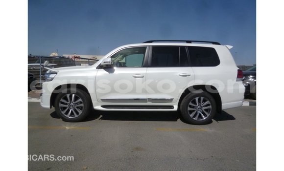 Acheter Import Voiture Toyota Land Cruiser Blanc à Import - Dubai, Rwanda Acheter Import Voiture Toyota Land Cruiser Blanc à Import - Dubai, Rwanda