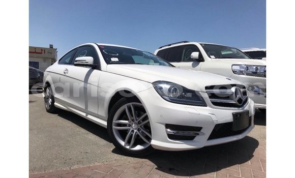 اشتري Imported Mercedes-Benz 190 Blanc سيارة في Import - Dubai في Rwanda اشتري Imported Mercedes-Benz 190 Blanc سيارة في Import - Dubai في Rwanda