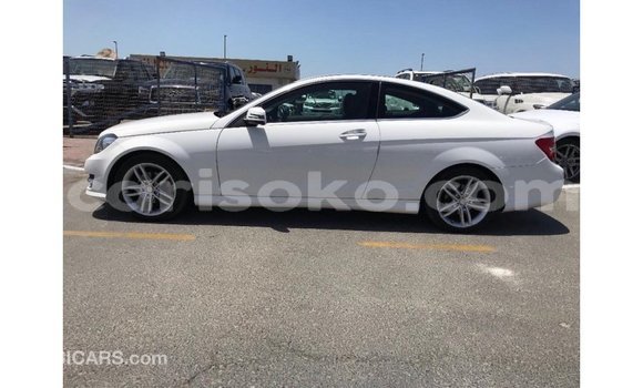 اشتري Imported Mercedes-Benz 190 Blanc سيارة في Import - Dubai في Rwanda اشتري Imported Mercedes-Benz 190 Blanc سيارة في Import - Dubai في Rwanda