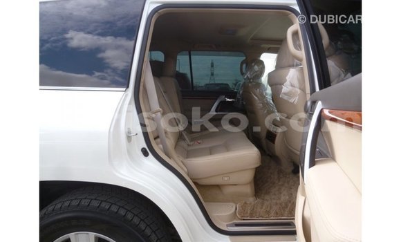 اشتري Imported Toyota Land Cruiser Blanc سيارة في Import - Dubai في Rwanda اشتري Imported Toyota Land Cruiser Blanc سيارة في Import - Dubai في Rwanda