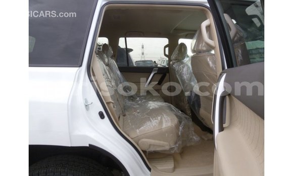 Acheter Import Voiture Toyota Prado Blanc à Import - Dubai, Rwanda Acheter Import Voiture Toyota Prado Blanc à Import - Dubai, Rwanda