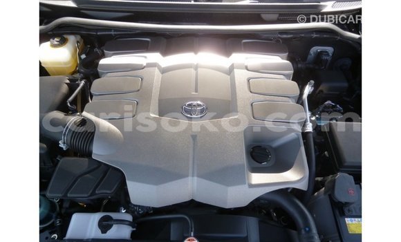 Acheter Import Voiture Toyota Land Cruiser Noir à Import - Dubai, Rwanda Acheter Import Voiture Toyota Land Cruiser Noir à Import - Dubai, Rwanda