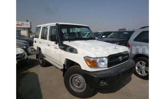 Acheter Import Voiture Toyota Land Cruiser Blanc à Import - Dubai, Rwanda Acheter Import Voiture Toyota Land Cruiser Blanc à Import - Dubai, Rwanda