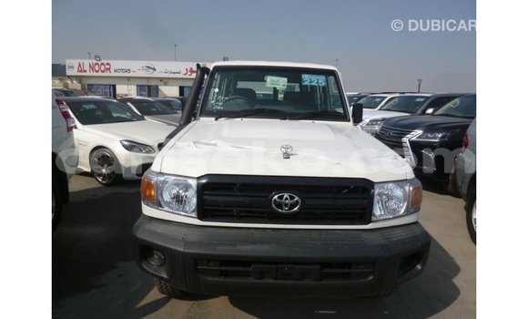 Acheter Import Voiture Toyota Land Cruiser Blanc à Import - Dubai, Rwanda Acheter Import Voiture Toyota Land Cruiser Blanc à Import - Dubai, Rwanda