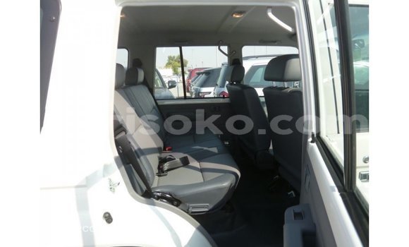 Acheter Import Voiture Toyota Land Cruiser Blanc à Import - Dubai, Rwanda Acheter Import Voiture Toyota Land Cruiser Blanc à Import - Dubai, Rwanda
