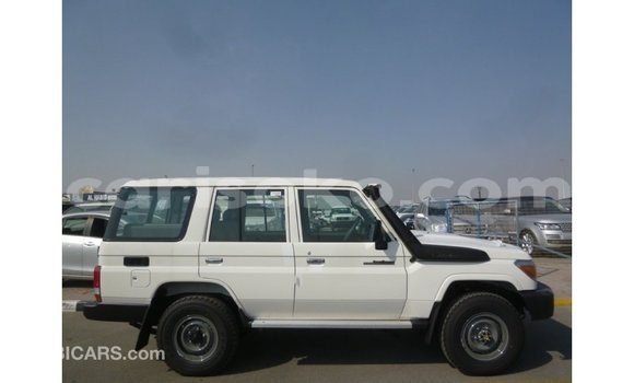 Acheter Import Voiture Toyota Land Cruiser Blanc à Import - Dubai, Rwanda Acheter Import Voiture Toyota Land Cruiser Blanc à Import - Dubai, Rwanda