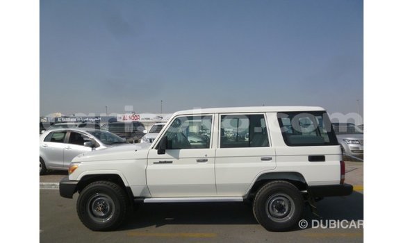 Acheter Import Voiture Toyota Land Cruiser Blanc à Import - Dubai, Rwanda Acheter Import Voiture Toyota Land Cruiser Blanc à Import - Dubai, Rwanda