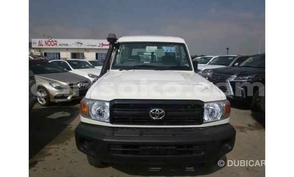 Acheter Import Voiture Toyota Land Cruiser Blanc à Import - Dubai, Rwanda Acheter Import Voiture Toyota Land Cruiser Blanc à Import - Dubai, Rwanda
