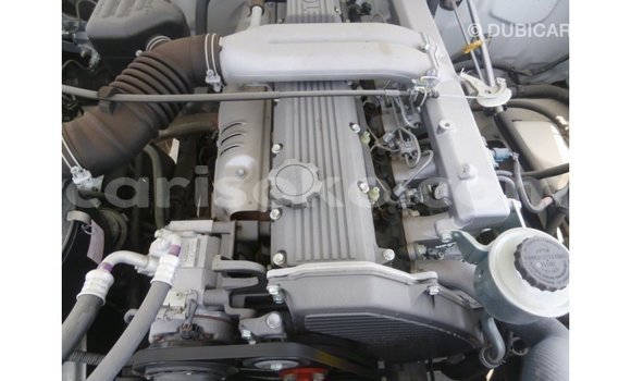 Acheter Import Voiture Toyota Land Cruiser Blanc à Import - Dubai, Rwanda Acheter Import Voiture Toyota Land Cruiser Blanc à Import - Dubai, Rwanda