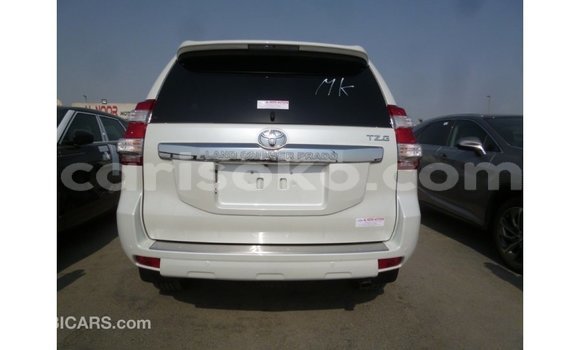 Acheter Import Voiture Toyota Prado Blanc à Import - Dubai, Rwanda Acheter Import Voiture Toyota Prado Blanc à Import - Dubai, Rwanda