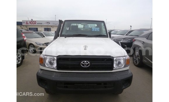 Acheter Import Voiture Toyota Land Cruiser Blanc à Import - Dubai, Rwanda Acheter Import Voiture Toyota Land Cruiser Blanc à Import - Dubai, Rwanda
