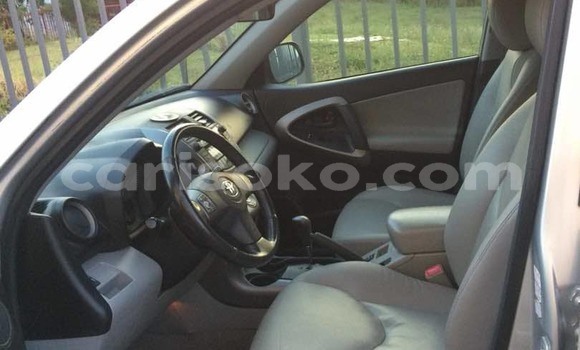 Sayi Na hannu Toyota RAV4 Gris Mota in Kigali a Rwanda Sayi Na hannu Toyota RAV4 Gris Mota in Kigali a Rwanda