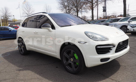 Acheter Occasion Voiture Porsche Cayenne Blanc à Kigali, Rwanda Acheter Occasion Voiture Porsche Cayenne Blanc à Kigali, Rwanda
