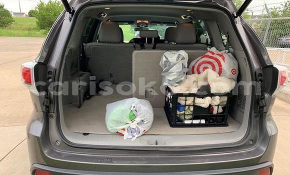 اشتري Imported Toyota Highlander Beige سيارة في Kigali في Rwanda اشتري Imported Toyota Highlander Beige سيارة في Kigali في Rwanda