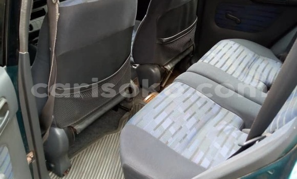 Sayi Na hannu Toyota RAV4 Bleu Mota in Kigali a Rwanda Sayi Na hannu Toyota RAV4 Bleu Mota in Kigali a Rwanda